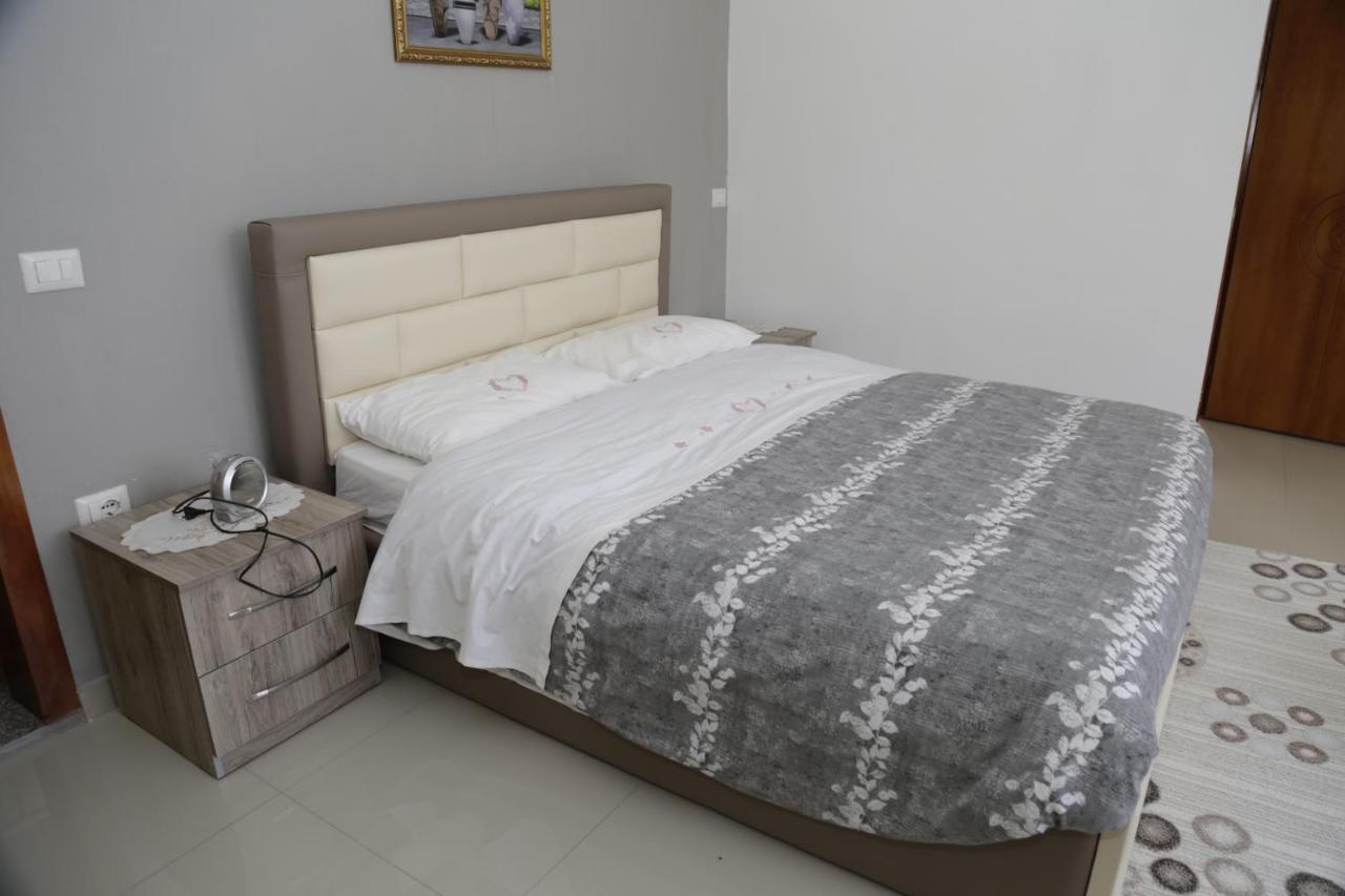 Bar Restorant Kristal Hotel Tiranë Ngoại thất bức ảnh